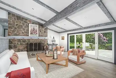 Image de 4 Br Charming Ct Country Retreat