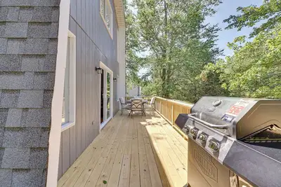 Image de Community Perks: Family Poconos Home w/ Deck!