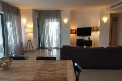 Image de Tel Aviv -Park Tsameret 4 bedrooms, high floor, large balcony, private parking slot
