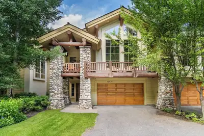 New Listing! Central Park Townhome Minutes to Downtown, Trails and River Run