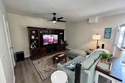 Image de Lakeside serenity in Newnan