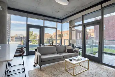 Image de Modern Lakeview 2br w/ Roftop & Gym, nr Trail & Park, by Blueground