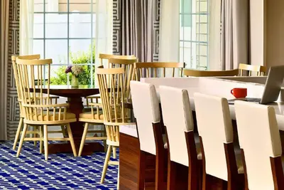 Image de Prime Location! Stay in Princeton! Enjoy Seasonal Pool and Free Breakfast!