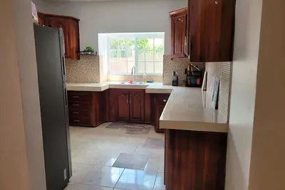 Image de Luxurious, modern, spacious two-bedroom, two-bathroom is the perfect getaway.