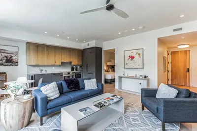 Image de Ski In Ski Out. Electric Pass Lodge Unit 405 In Snowmass, Colorado.