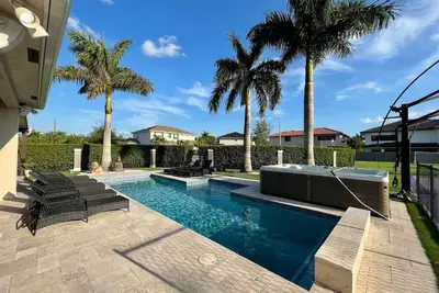 Image de Pickleball\/Gameroom\/Soccer Field\/Pool