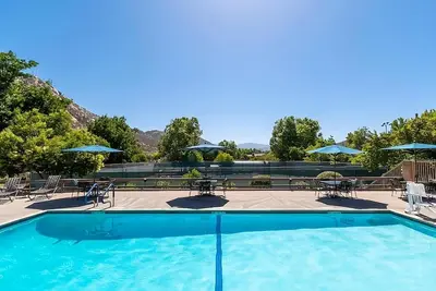 Image de Luxury Living in the Heart of Ramona! Full Kitchen, Free Parking & Pool!