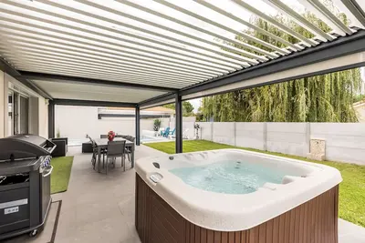 Image de Villa \"Bassin d'Arcachon\" avec piscine privée, terrasses privées et Wi-Fi