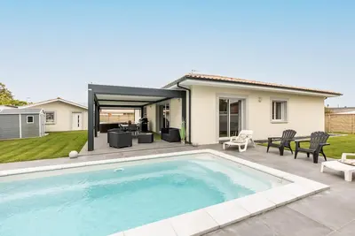 Image de Maison de vacances \"Villa Bassin D'Archachon\" avec piscine privée, terrasses privées et Wi-Fi