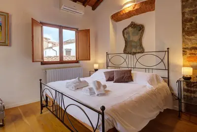 Image de Appartement magique dans l'ancienne tour proche du ponte vecchio