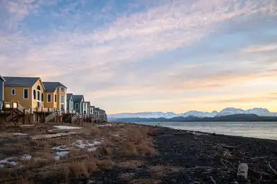 Image de Waterfront escape with a private deck!