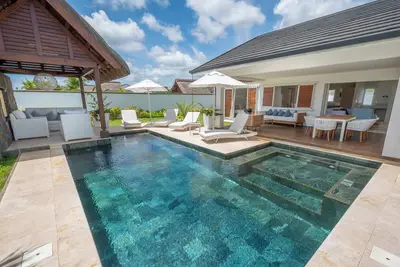 Villa Bijou, 3 bed, grand bay center by Immoclair