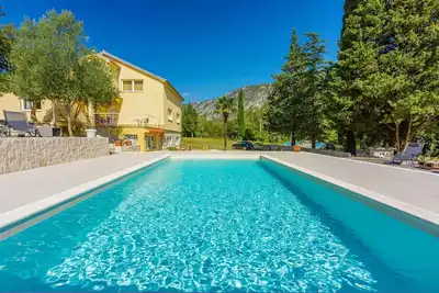 Image de Appartement de vacances avec piscine dans un cadre idyllique