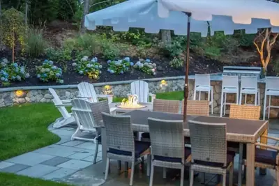 Image de Beautifully renovated home, outdoor space, pet considered