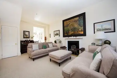 Image de Britannia Road, Fulham - traditional 3 bed, 3 bath period flat with roof terrace
