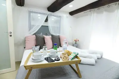 Image de Apartment where you breathe the air of Naples from the Heart of the City