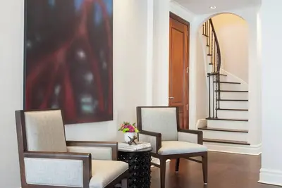 Image de Large 3 Bed Duplex Downtown Chicago with Housekeeping & Laundry. Dog Friendly.