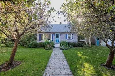 Image de Beachmore-Steps to Sandy Beach