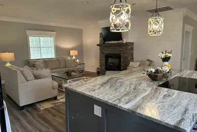 Image de Spacious House with attached Studio apartment in a country setting on 6 acres! ! !