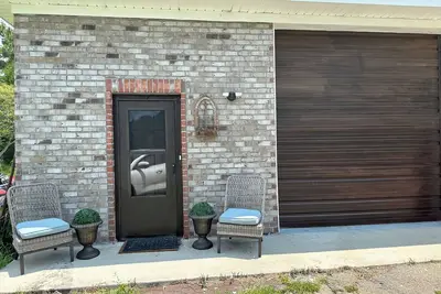 Image de Cozy studio apartment just outside of Hattisburg in a country setting!