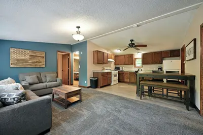 Image de New! ! Perfect for Atv and Snowmobiles, sleeps 6, great outdoor spaces