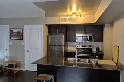 Image de Beautiful Three Story Townhouse + Parking + Patios