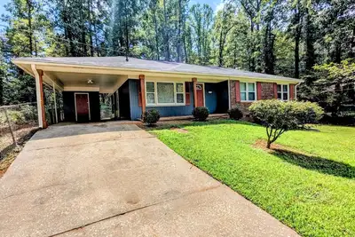 Image de Charming &  vibrant bungalow close to Six Flags, Braves, Downtown attractions