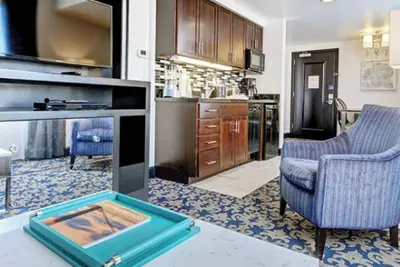 Image de 01/11/26 - 01/15/26, 4 nites @ 1br Deluxe unit - Walk to Jp Morgan Conference