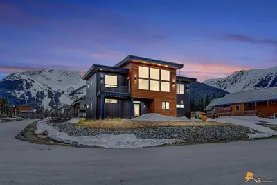 Image de Amazing Modern Home — Stunning Views, Near Ski Area
