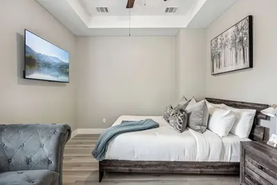 Image de Stylish Getaway 3 mi to Downtown/Med Ctr w/ Wi-Fi