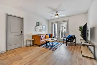 Image de Lakefront Vibes and Pool: 2. 5 Miles Sc Butterfly Garden