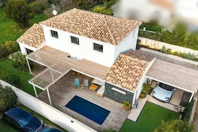 Image de Maison 5 chambres avec piscine