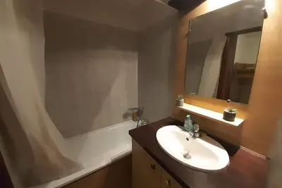 Image de 1er étage, vue limitée, balcon, télévision, casier à ski, 28m², Brides Les Bains