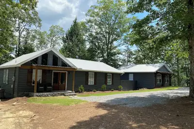 Image de Revive at beautiful Smith Lake! This property offers something for everyone!