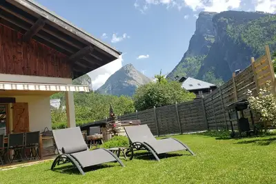 Image de L'Aval, grand appartement 3 chambres avec jardin et spa, proche centre village.