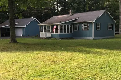 Image de Snowmobilers and 4 wheelers! Cozy cottage in the woods! Close to all trails!