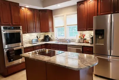Image de Welcome to Quince Orchard Knolls, North Potomac. Your home away from home!