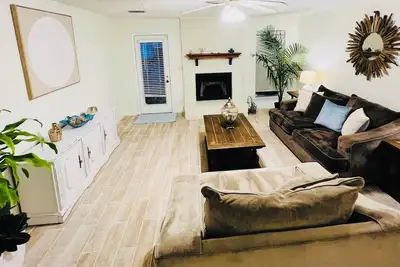 Image de Cozy and Quiet gettaway with pool, near Historic District and Water Park