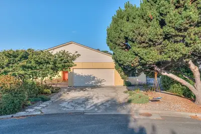 Image de Walk to Beach or Town from Quiet and Cozy Cottage