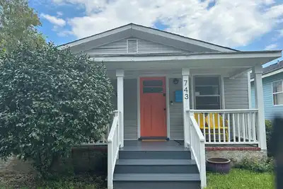 Image de Cute cottage in The Cargo District!