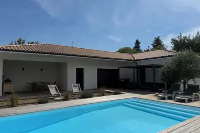Image de Grande maison avec piscine privée Perigueux
