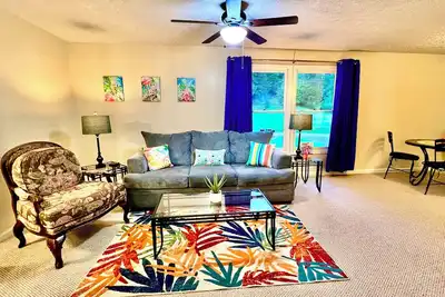 Image de The Fuzzie Flamingo! 2bd/1bth w/ trailer parking