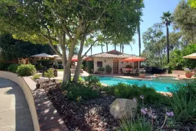 Detached guest house on private gated Spanish Estate with a pool, Temecula close