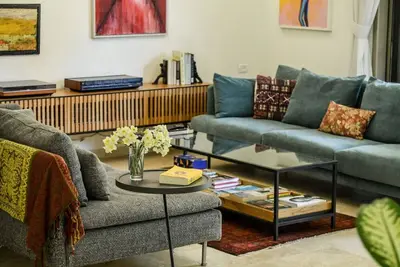 Image de Luxurious Family Three Story House by Sea N' Rent