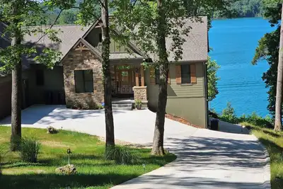 Image de Norris Lakefront Retreat—Family Ready, Private Dock, Fire Pit, Screened Porch ☀️