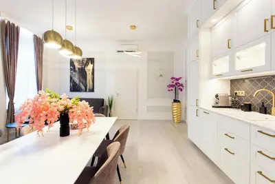Image de 5* Luxury in Central  Budapest, 2 Bd, 2 Br Free Parking