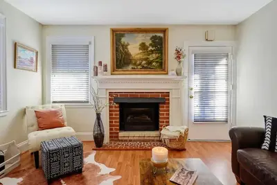 Image de Center Street Retreat - One Block from Downtown Apex