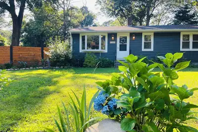 Image de Sunsets, Surf and Serenity at Sandpiper Cottage!