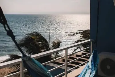 Image de Modern Ocean Footage Pool/Hot Tub