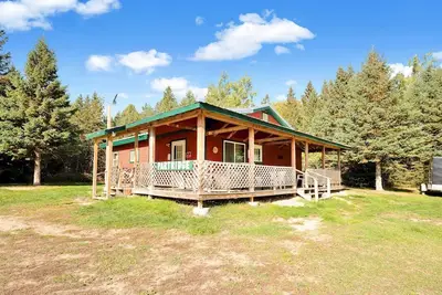 Image de 3 bedroom camp w/ direct snowmobile/Atv trail access! 15 min to Sugarloaf!